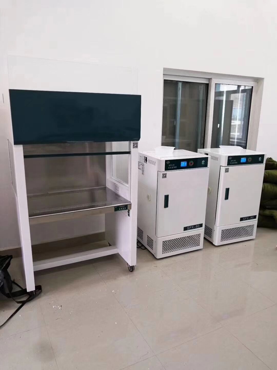 ห้องปฏิบัติการแอร์ที่สะอาดม้านั่งด้านความปลอดภัยทางชีวภาพ
